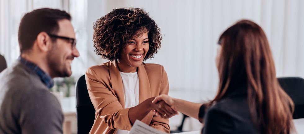 The 2025 Guide: 5 Questions to Ask a Real Estate Agent Before You Sign Anything